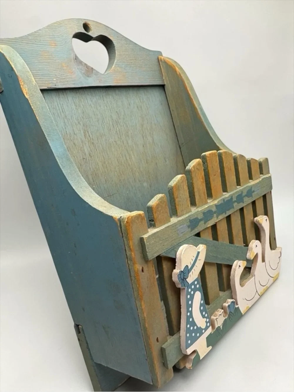 VTG Wooden Wall Mounted Key & Letter Holder w/ Sunbonnet Sue & Geese Wall Pocket
